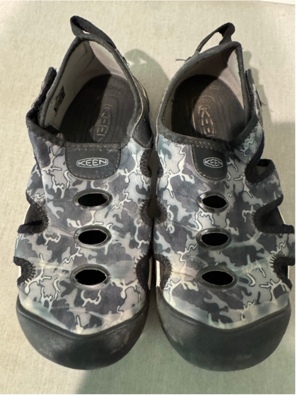 Boys KEEN Water Shoes Size 3 Gray Camo